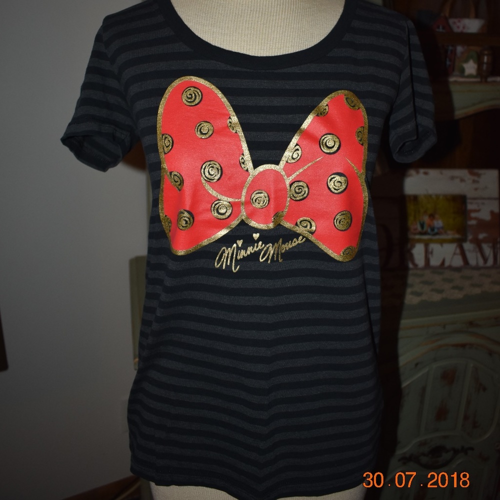 Minnie Mouse bow black red shirt